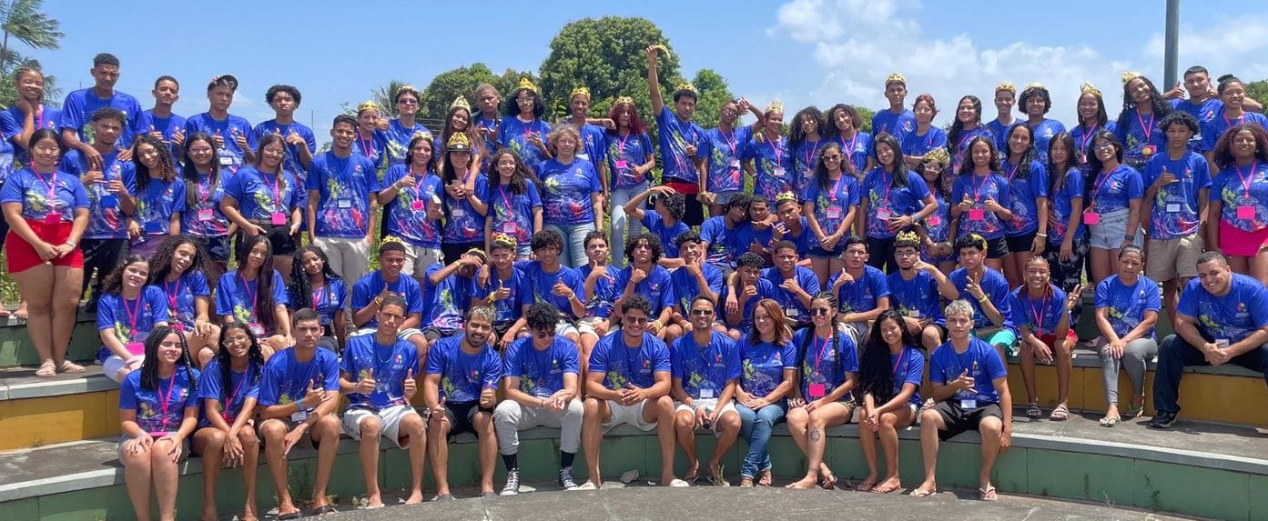 Jovens reunidos no Projeto Encontro dos Sonhos